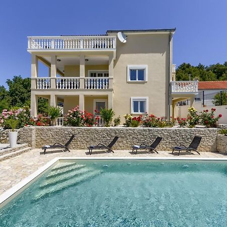 Appartamento Haus Lilli Mit Pool Ražanac Esterno foto