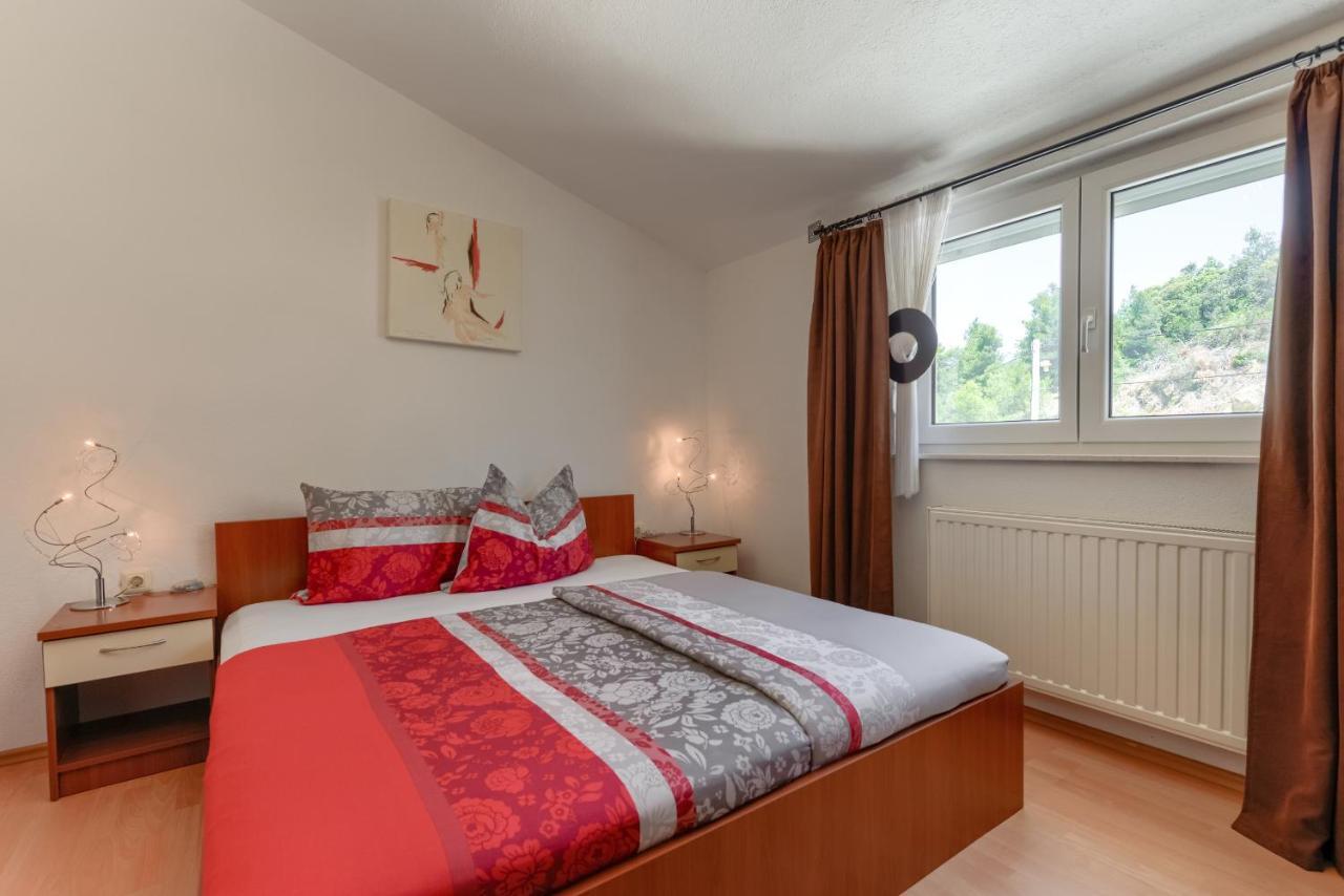 Appartamento Haus Lilli Mit Pool Ražanac Esterno foto
