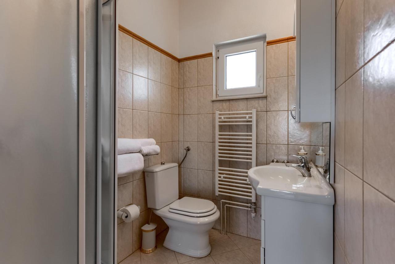 Appartamento Haus Lilli Mit Pool Ražanac Esterno foto