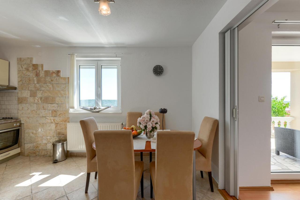 Appartamento Haus Lilli Mit Pool Ražanac Esterno foto