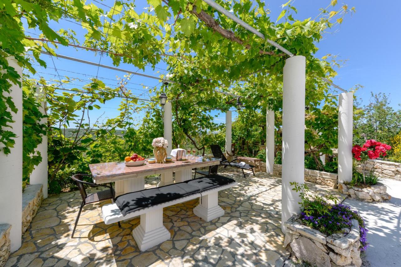 Appartamento Haus Lilli Mit Pool Ražanac Esterno foto