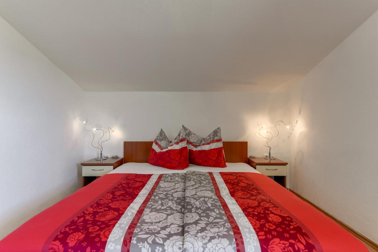 Appartamento Haus Lilli Mit Pool Ražanac Esterno foto