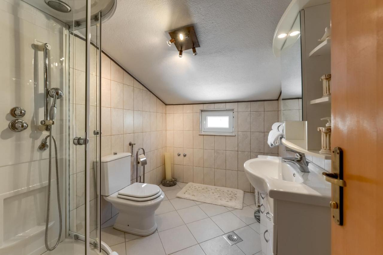 Appartamento Haus Lilli Mit Pool Ražanac Esterno foto