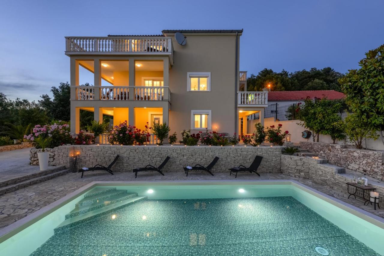 Appartamento Haus Lilli Mit Pool Ražanac Esterno foto