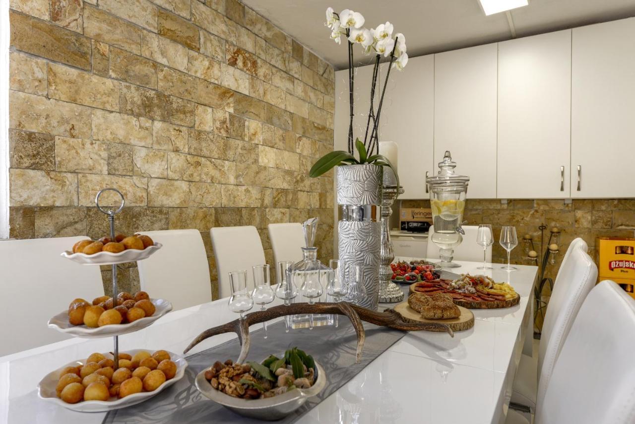 Appartamento Haus Lilli Mit Pool Ražanac Esterno foto