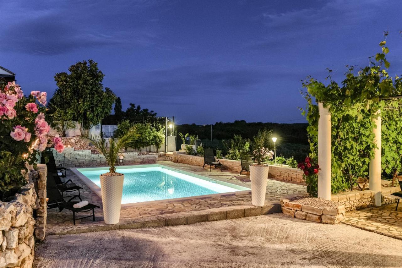 Appartamento Haus Lilli Mit Pool Ražanac Esterno foto