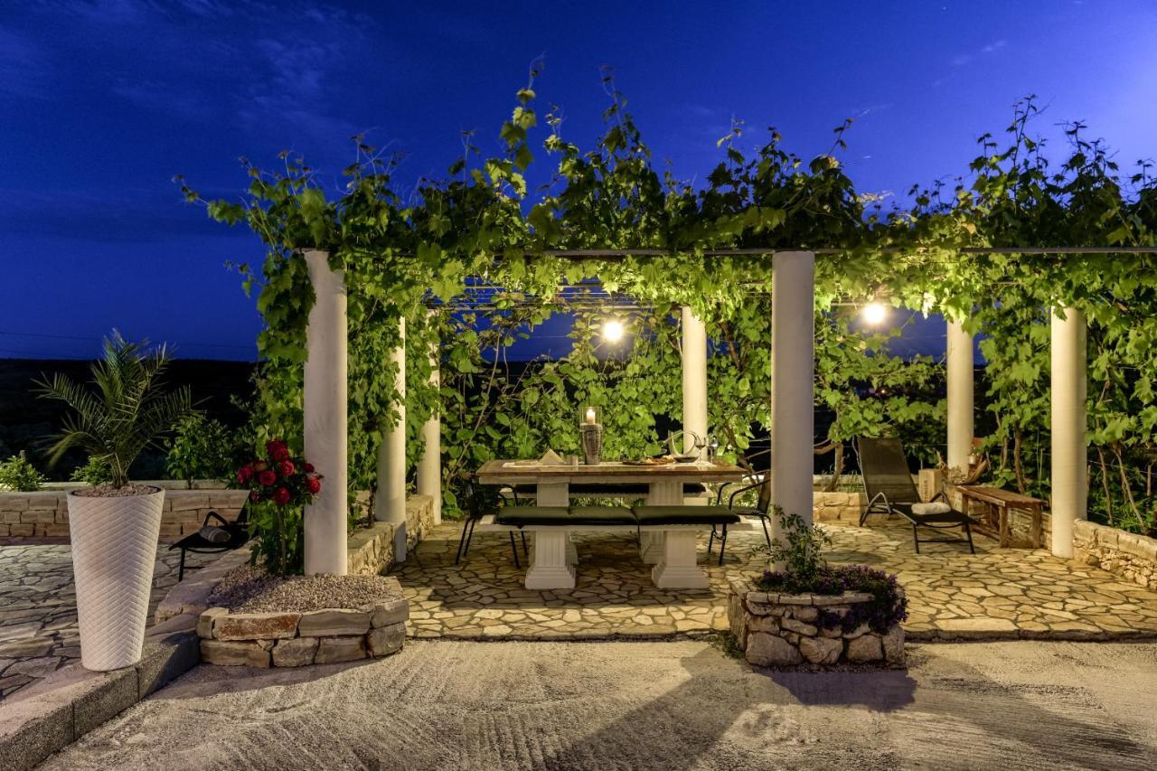 Appartamento Haus Lilli Mit Pool Ražanac Esterno foto